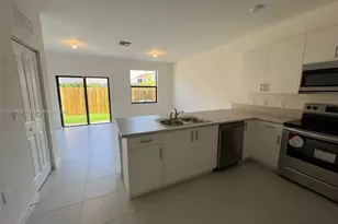 875 NE 211th St, Miami, FL 33179 - Photo 3