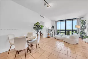 90 Edgewater Dr, Coral Gables, FL 33133 - Photo 9
