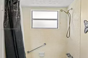 4806 NW 36th St, Lauderdale Lakes, FL 33319 - Photo 9