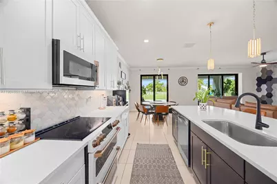 8152 NW 78th St, Tamarac, FL 33321 - Photo 11