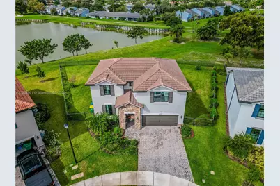 8152 NW 78th St, Tamarac, FL 33321 - Photo 3