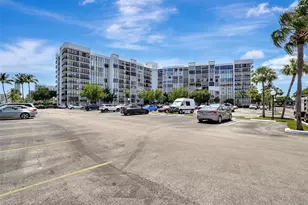 1000 Parkview Dr, Hallandale Beach, FL 33009 - Photo 29