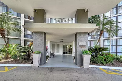 1000 Parkview Dr #811, Hallandale Beach, FL 33009 - Photo 21