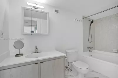 1000 Parkview Dr #811, Hallandale Beach, FL 33009 - Photo 7