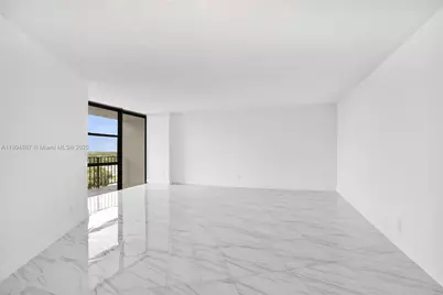 1000 Parkview Dr #811, Hallandale Beach, FL 33009 - Photo 11