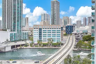 41 SE 5th St, Miami, FL 33131 - Photo 23