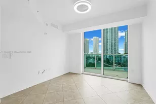 41 SE 5th St, Miami, FL 33131 - Photo 11