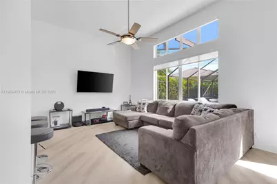 1102 Camellia Cir, Weston, FL 33326 - Photo 7