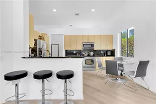 1102 Camellia Cir, Weston, FL 33326 - Photo 11