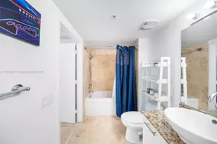 41 SE 5th St, Miami, FL 33131 - Photo 31