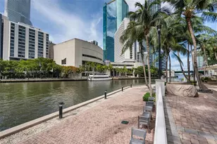 41 SE 5th St, Miami, FL 33131 - Photo 53