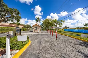 8713 SW 5th St, Pembroke Pines, FL 33025 - Photo 21