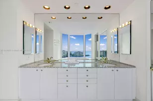 300 South Pointe Dr, Miami Beach, FL 33139 - Photo 5