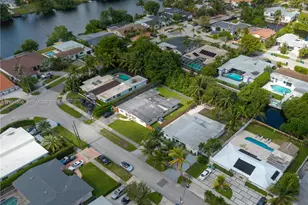 2325 NE 194th St, Miami, FL 33180 - Photo 35