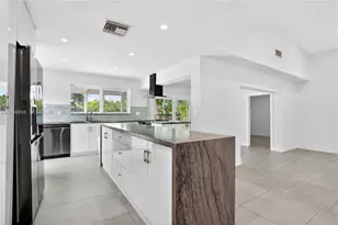 2325 NE 194th St, Miami, FL 33180 - Photo 9