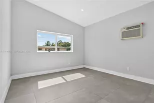 2325 NE 194th St, Miami, FL 33180 - Photo 19