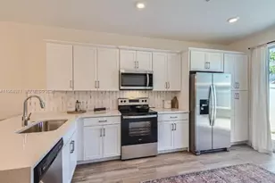 117 SW 170th Ave, Pembroke Pines, FL 33027 - Photo 5