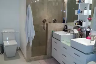 546 NE 199th Ln, Miami, FL 33179 - Photo 11