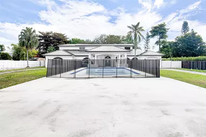 425 SW 129th Ave, Miami, FL 33184 - Photo 1
