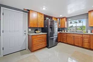 700 NW 219th Ave, Pembroke Pines, FL 33029 - Photo 5