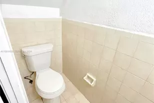 5712 W 25th Ct, Hialeah, FL 33016 - Photo 11