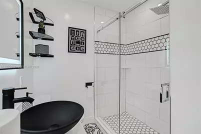 1285 NW 86th St, Miami, FL 33147 - Photo 17