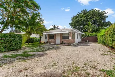 402 NW 102nd St, Miami, FL 33150 - Photo 1