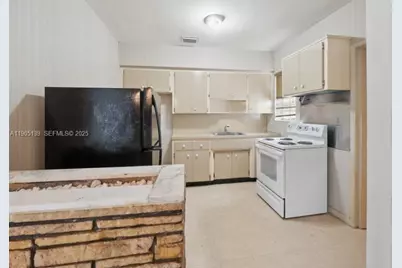 940 NW 67th St, Miami, FL 33150 - Photo 9
