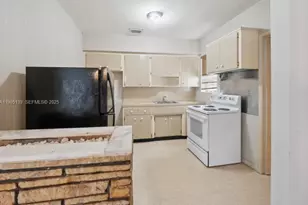 940 NW 67th St, Miami, FL 33150 - Photo 9