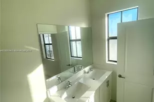 3338 W 112th St, Hialeah, FL 33018 - Photo 23