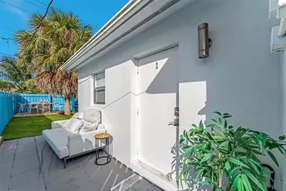 1105 NE 10th St, Hallandale Beach, FL 33009 - Photo 13