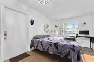 1105 NE 10th St, Hallandale Beach, FL 33009 - Photo 21