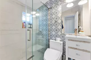 1105 NE 10th St, Hallandale Beach, FL 33009 - Photo 17