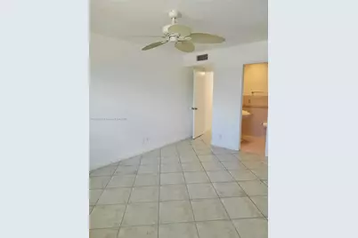 1821 NE 40th Ct #302, Pompano Beach, FL 33064 - Photo 9