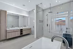 1021 W 46th St, Miami Beach, FL 33140 - Photo 21