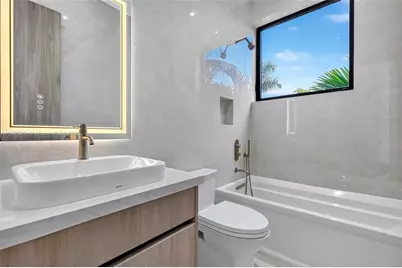 1021 W 46th St, Miami Beach, FL 33140 - Photo 33