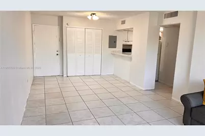 8850 Fontainebleau Blvd #202, Miami, FL 33172 - Photo 5