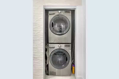 2001 Meridian Ave #327, Miami Beach, FL 33139 - Photo 9