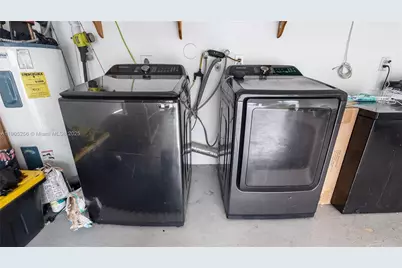 1008 W Jasmine Ln, North Lauderdale, FL 33068 - Photo 29