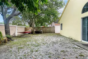1008 W Jasmine Ln, North Lauderdale, FL 33068 - Photo 27