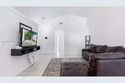 1008 W Jasmine Ln, North Lauderdale, FL 33068 - Photo 15