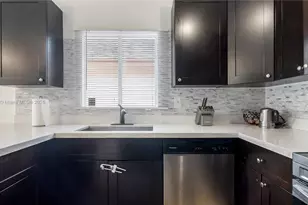 1008 W Jasmine Ln, North Lauderdale, FL 33068 - Photo 11