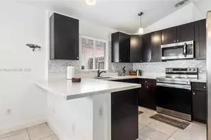 1008 W Jasmine Ln, North Lauderdale, FL 33068 - Photo 9