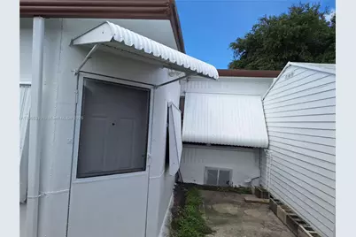 21760 NW 3rd St, Pembroke Pines, FL 33029 - Photo 23