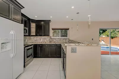 401 SW 76th Ter #., North Lauderdale, FL 33068 - Photo 9