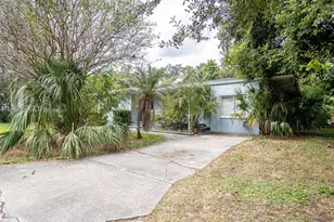 8201 Yardley Ave N, Saint Petersburg, FL 33710 - Photo 11