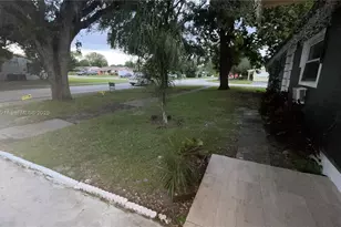 6390 Hayes St, Hollywood, FL 33024 - Photo 5