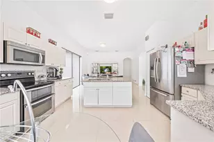 18000 NW 90th Pl, Hialeah, FL 33018 - Photo 11