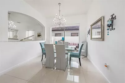 18000 NW 90th Pl, Hialeah, FL 33018 - Photo 9