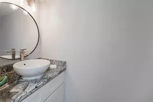 17800 Atlantic Blvd, Sunny Isles Beach, FL 33160 - Photo 11